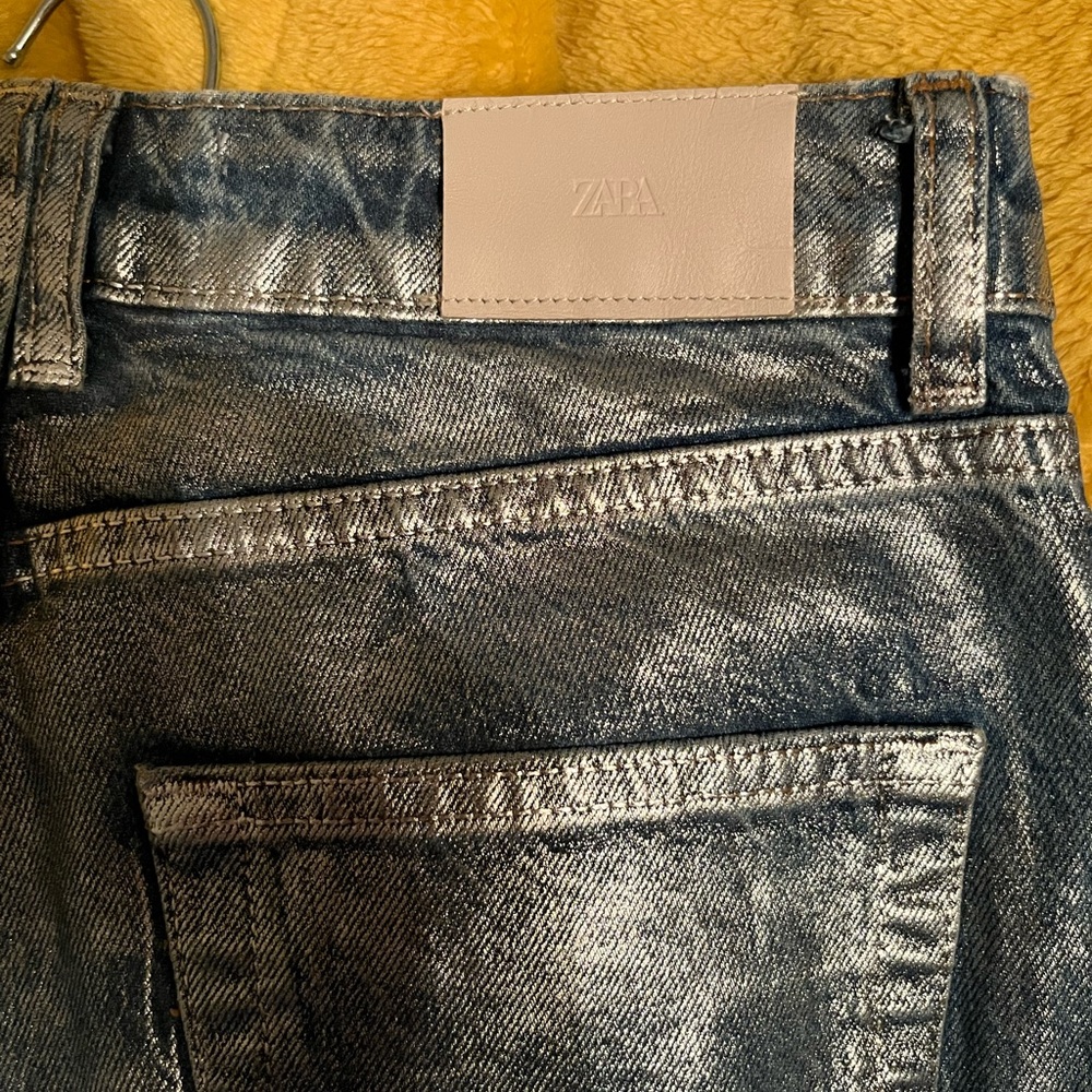 Zara women’s Metallic Silver Straight Jeans - Picture 4 of 12